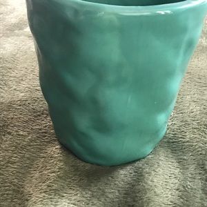 Ceramic flower pot